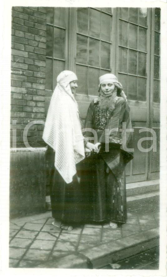 Fotografia d epoca originale 1937 FRANCE Spettacolo SON REGARD Attrici in costume gitano Fotografia cm 6 x 11 1