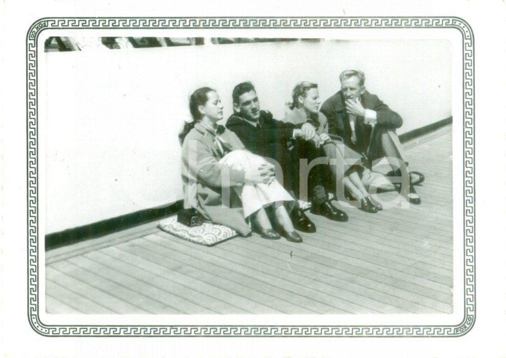 Fotografia d epoca originale 1953 USA FRancesi si riposano sul ponte del QUEEN ELIZABETH Fotografia 1