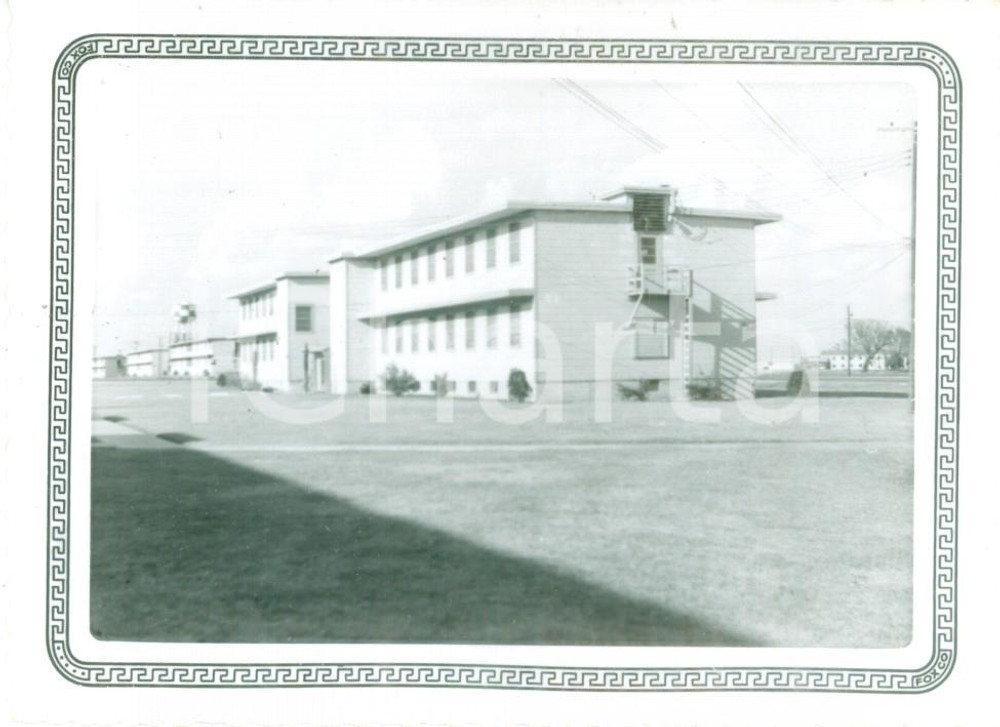 Fotografia d epoca originale 1953 LACKLAND AIR FORCE BASE USA Veduta degli edifici dei cadetti Fotografia 1