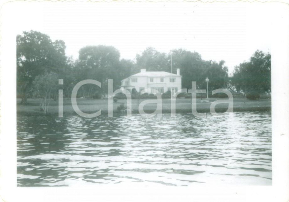 Fotografia d epoca originale 1953 LACKLAND AIR FORCE BASE USA Villa residenziale sul lago Fotografia 1