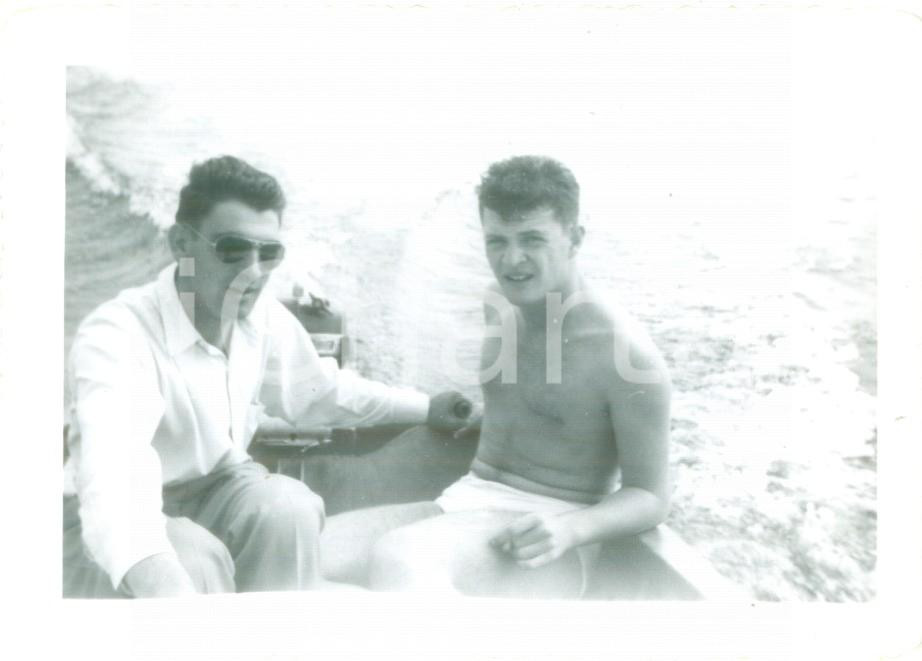 Fotografia d epoca originale 1953 LACKLAND AIR FORCE BASE USA Cadetti militari francesi in motoscafo Foto 1