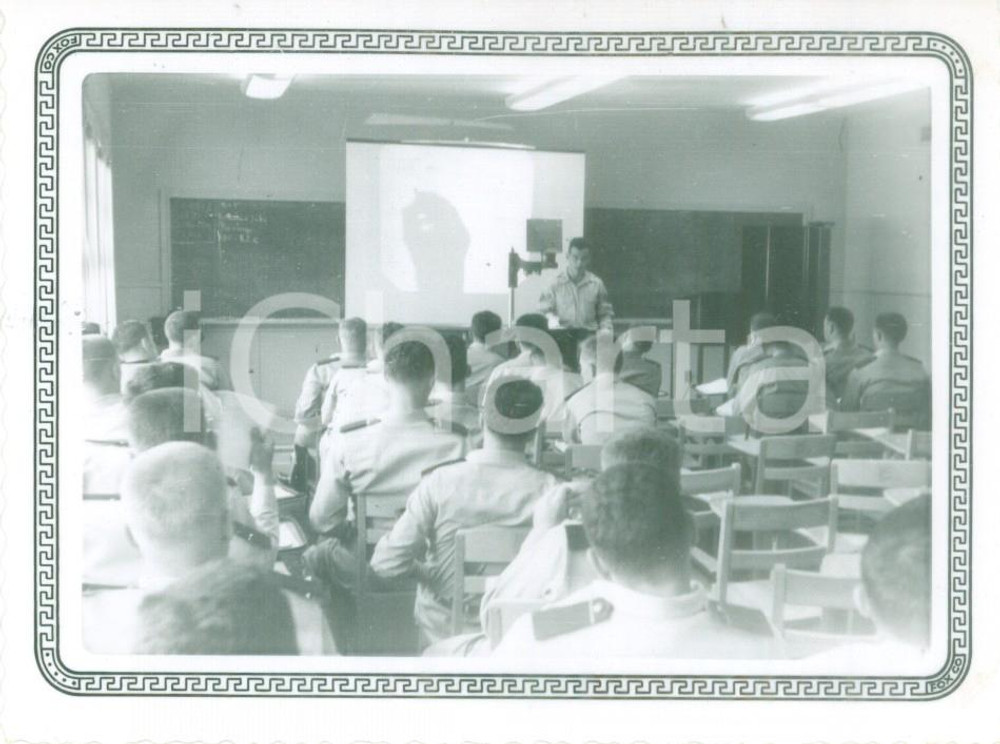 Fotografia d epoca originale 1953 LACKLAND AIR FORCE BASE USA Cadetti militari francesi a lezione di fisica 1