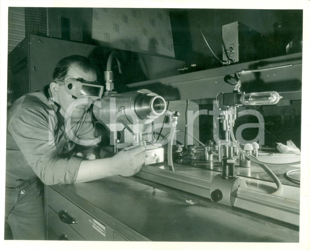 Fotografia d epoca originale 1960 ca ALEXANDRIA USA E.P. SUPERTZI al Westinghouse Research Laboratory Foto 1