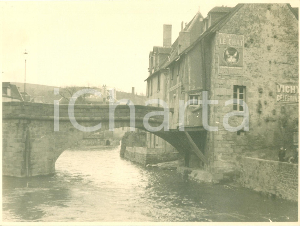 Fotografia d epoca originale 1945 ca VICHY F Scorcio della città Savon LE CHAT Vichy Célestins Fotografia 1