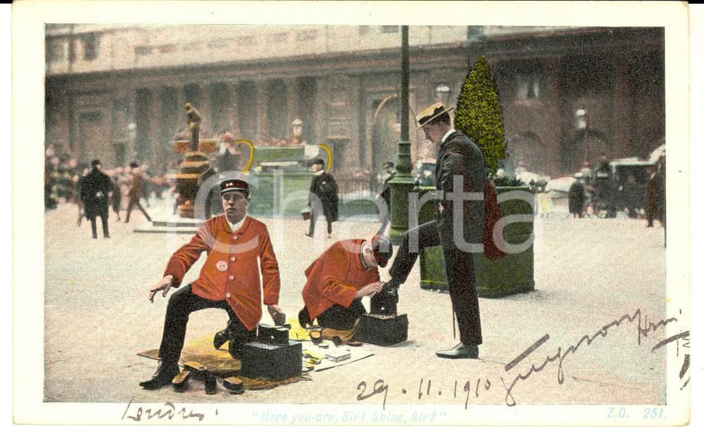 Cartolina originale da collezione 1910 LONDON Lustrascarpe al lavoro lungo la strada Cartolina POSTALE FP VG 1