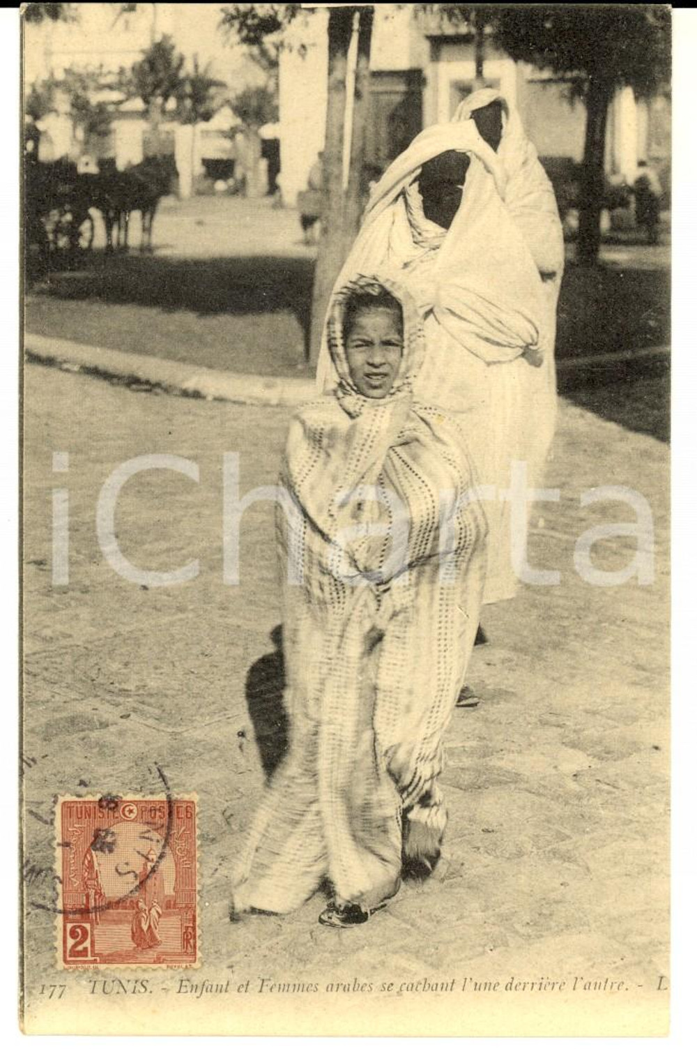 Cartolina originale da collezione 1907 COUTUMES TUNISIE Enfant et femmes arabes se cachant Carte postale 1