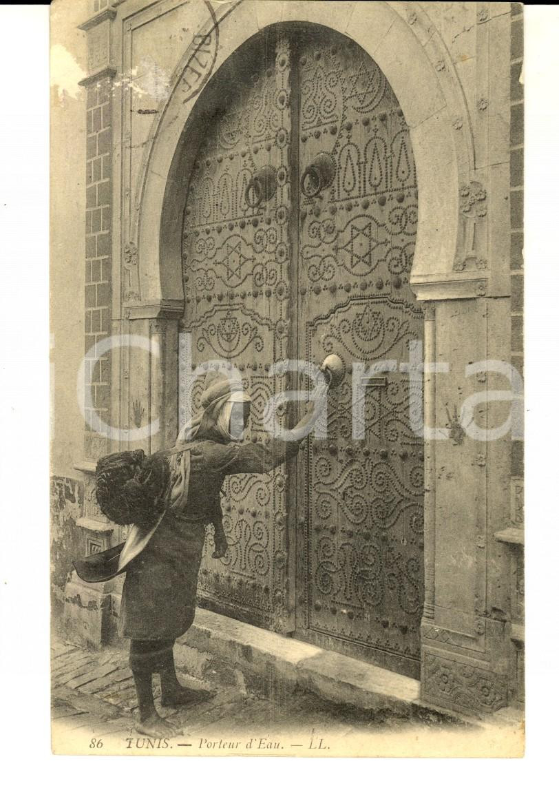 Cartolina originale da collezione 1906 COSTUMI TUNISIA Un portatore d acqua bussa alla porta Cartolina FP 1