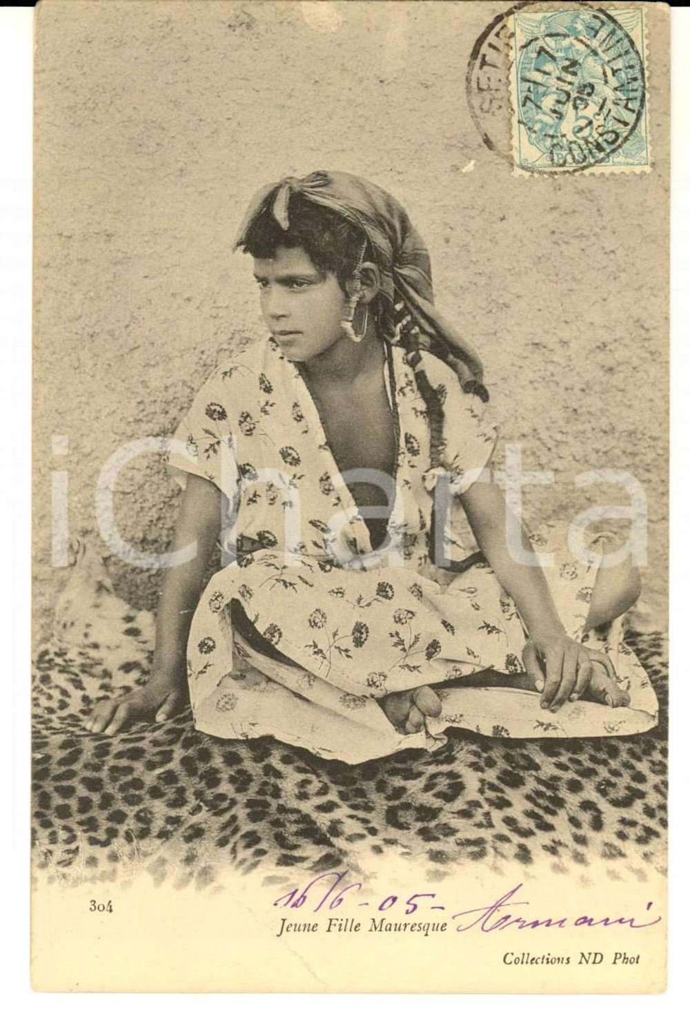Cartolina originale da collezione 1905 COUTUMES ALGERIE Jeune fille mauresque assise Carte postale FP VG 1
