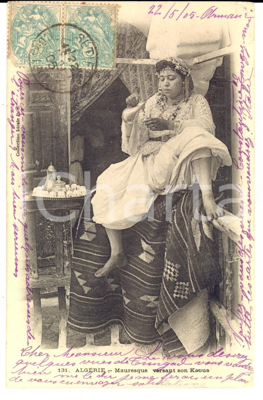 Cartolina originale da collezione 1905 COUTUMES ALGERIE Mauresque versant son Kaoua Carte postale FP VG 1