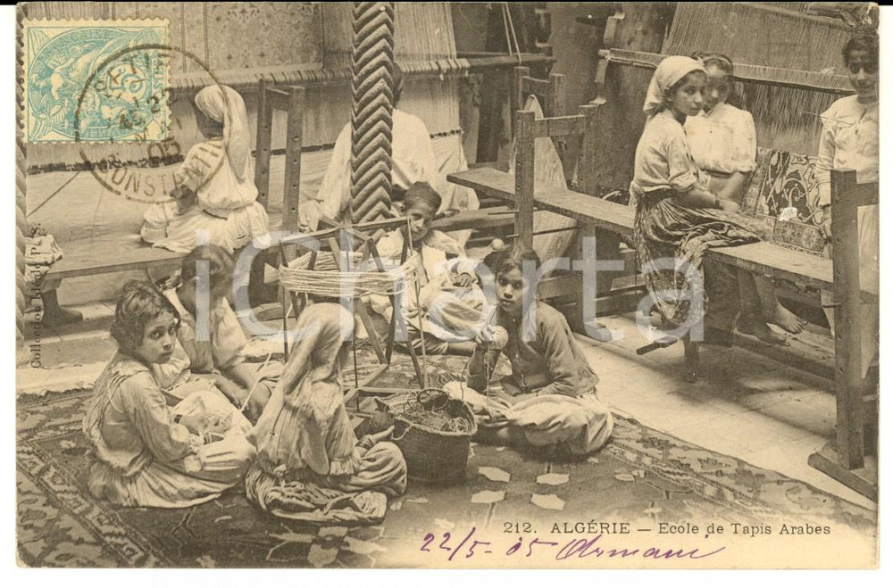 Cartolina originale da collezione 1905 COUTUMES ALGERIE Ecole de tapis arabes Carte postale VINTAGE FP VG 1