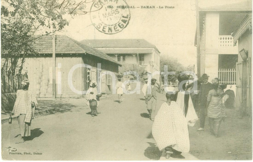 Cartolina originale da collezione 1905 DAKAR SENEGAL Portatrici di giara e palazzo Poste Cartolina ANIMATA FP VG 1