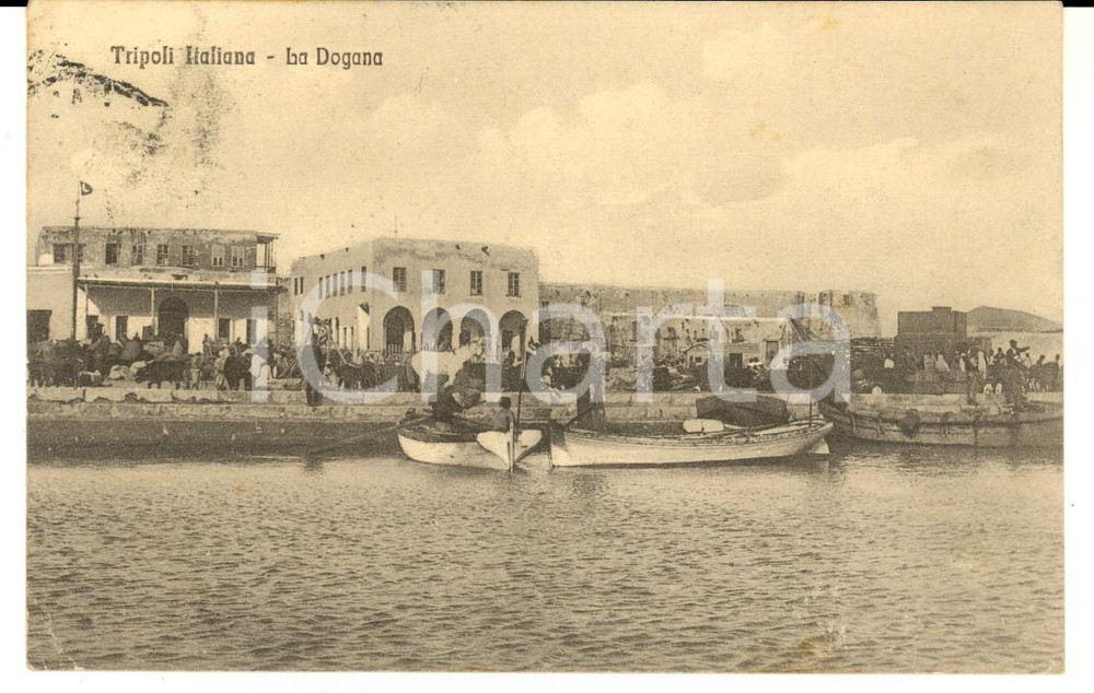 Cartolina originale da collezione 1912 TRIPOLI ITALIANA La Dogana Cartolina ANIMATA con barche e cavalli 1