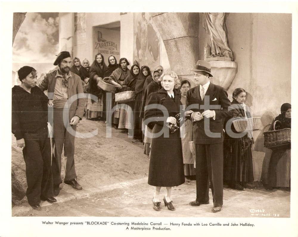Fotografia d epoca originale 1938 BLOCKADE John HALLIDAY Madeleine CARROLL Murales con torero Zapateria Foto 1