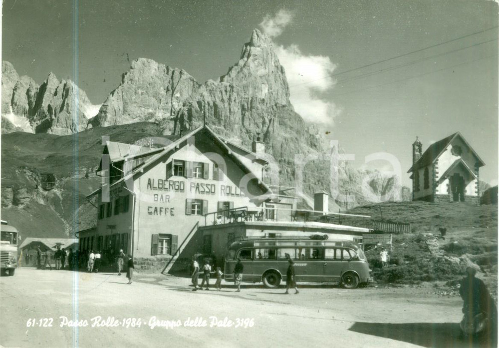 Cartolina originale da collezione 1960 PASSO ROLLE TN Torpedone BUZZATTI all Albergo Gruppo Pale Cartolina FG VG 1