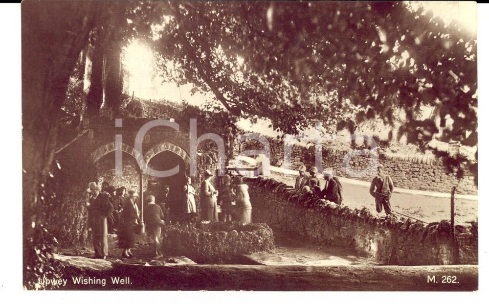 Cartolina originale da collezione 1929 UPWEY WISHING WELL UK Tourists visiting the gardens VINTAGE postcard 1