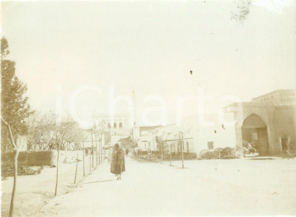 Fotografia d epoca originale 1892 LAGHOUAT ALGERIA La via centrale Fotografia ANIMATA cm 11 x 8 1