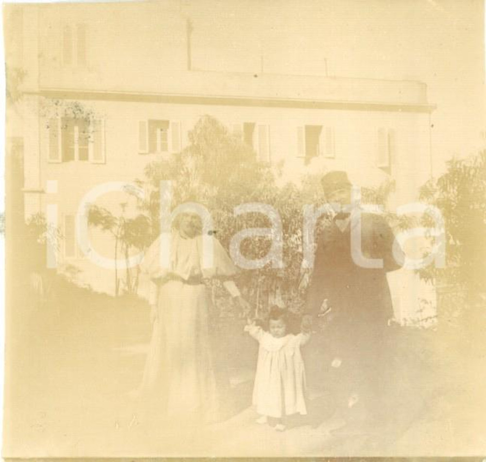 Fotografia d epoca originale 1892 MEDEA ALGERIE Ufficiale francese con moglie e bambina Fotografia cm 8 x 8 1