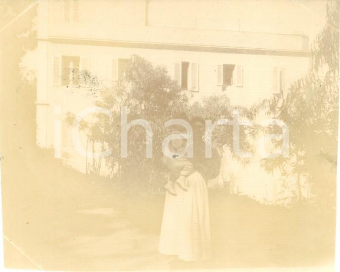 Fotografia d epoca originale 1892 MEDEA ALGERIE Moglie di ufficiale francese con bambina Foto cm 8 x 7 1