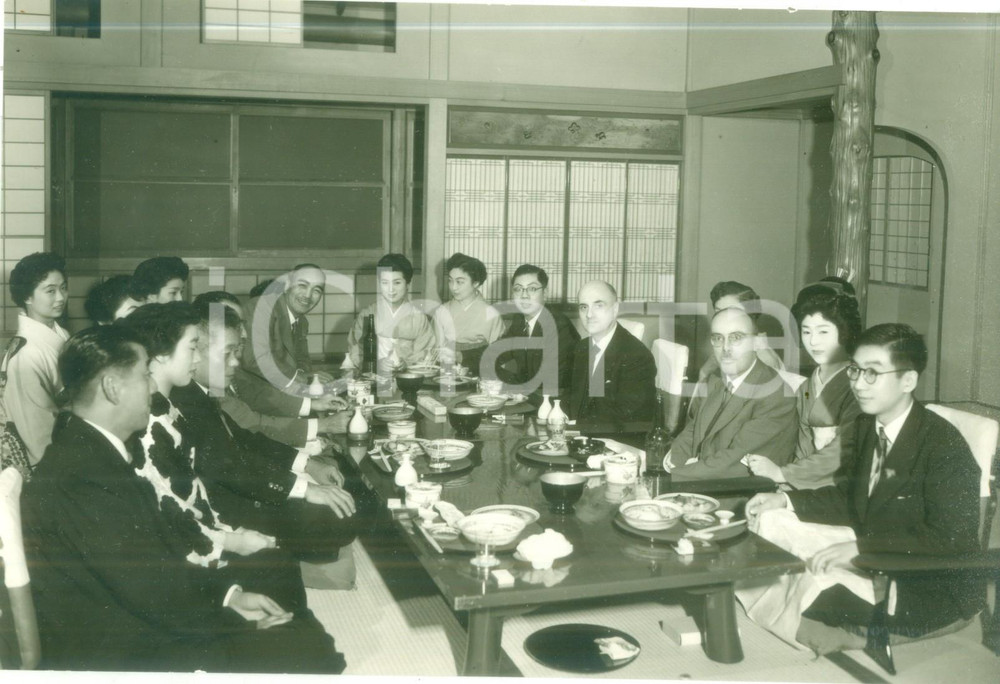 Fotografia d epoca originale 1950 ca TOKYO ? Pranzo d onore per KURILSI KAN Presidente della MITSUI Foto 1