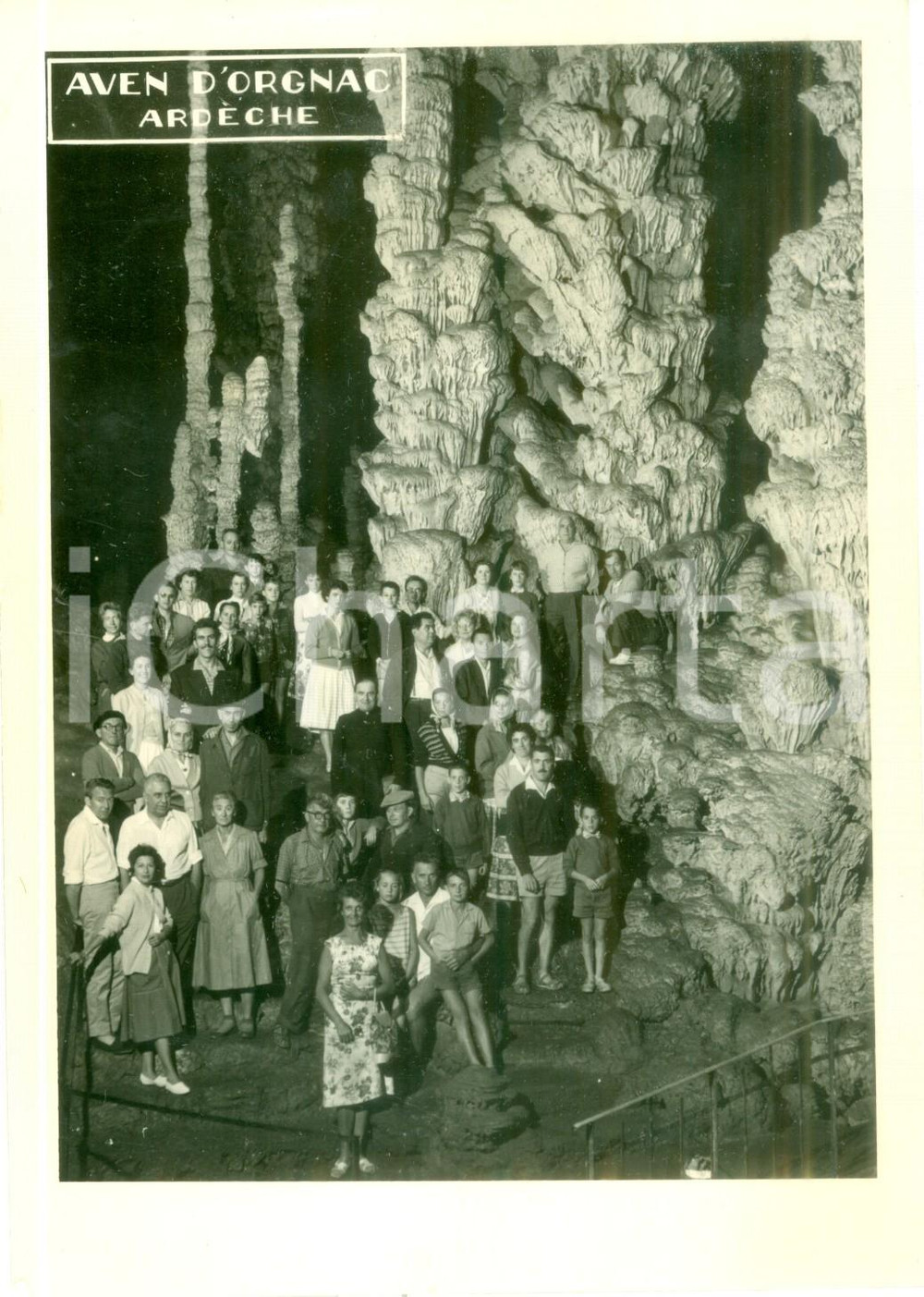 Fotografia d epoca originale 1962 AVEN D ORGNAC FRANCE Gruppo di turisti in visita alle grotte Foto 1