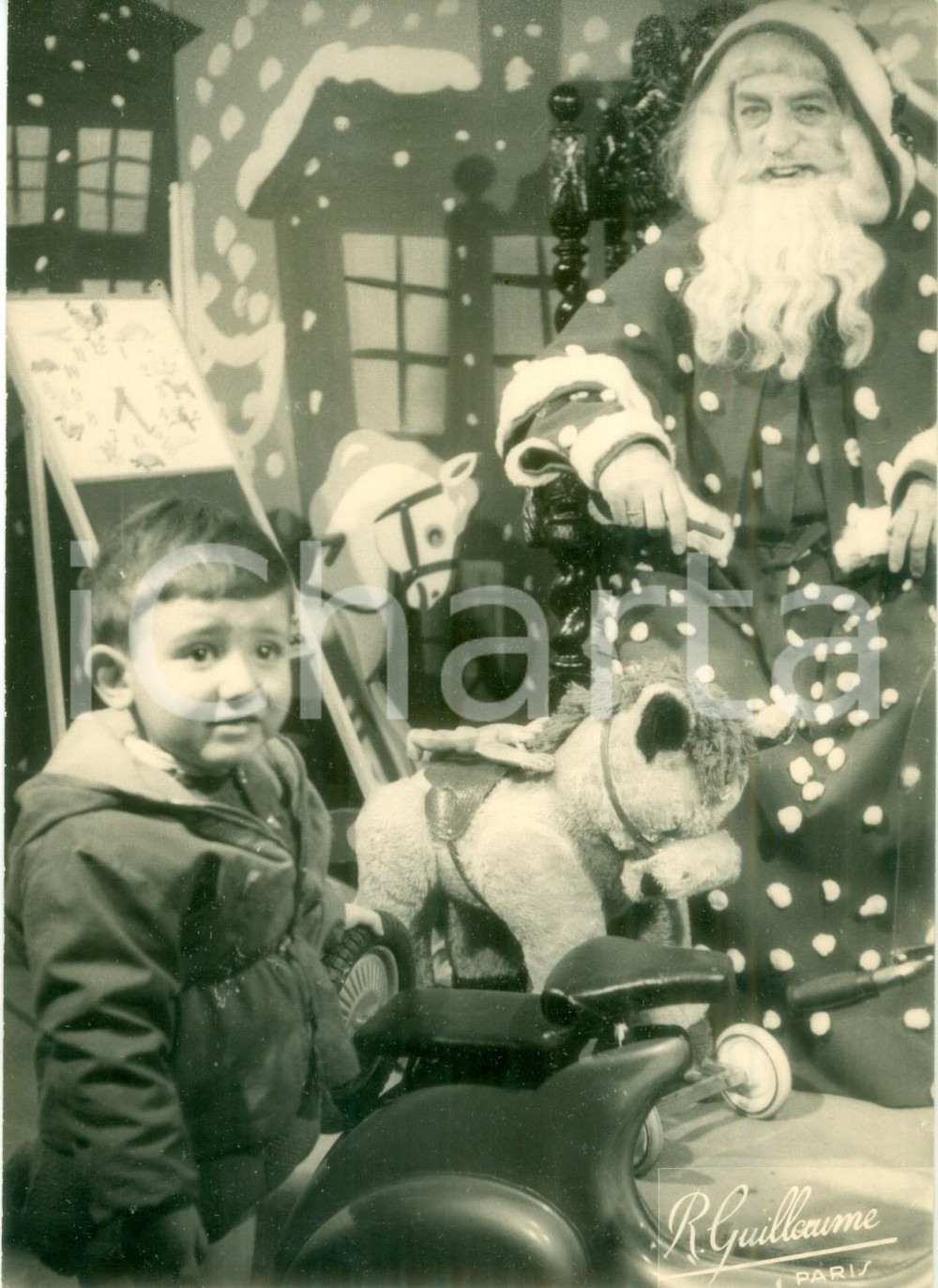 Fotografia d epoca originale 1955 ca PARIS Bambino riceve doni da BABBO NATALE Fotografia cm 13 x 18 1