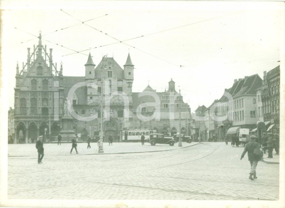 Fotografia d epoca originale 1955 ca MECHELEN BELGIO Piazza del Palazzo Municipale Fotografia ANIMATA 1