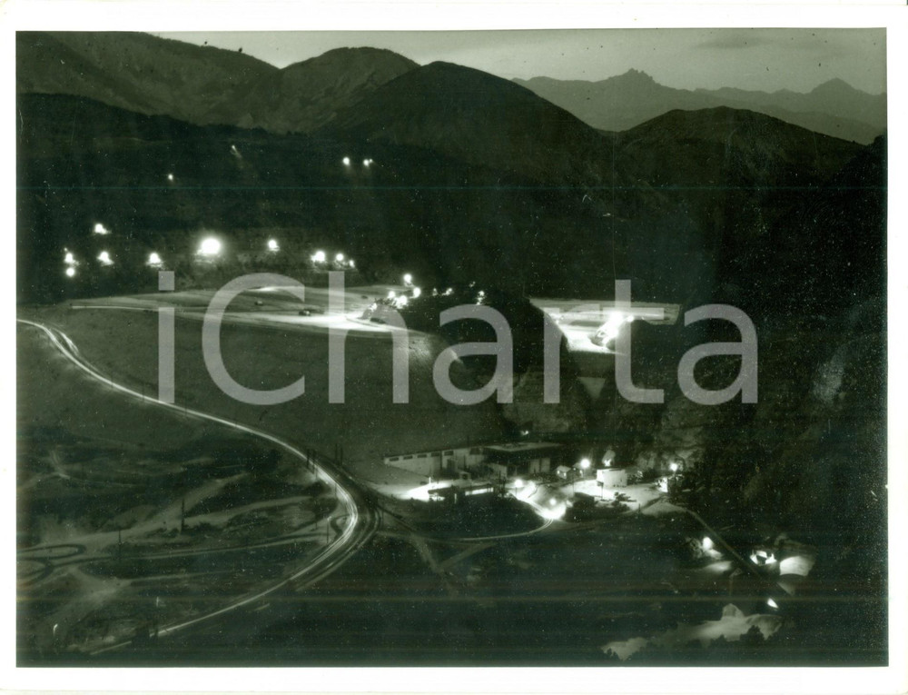 Fotografia d epoca originale 1960 ca FRANCE Costruzione di una centrale idroelettrica Foto artistica notturna 1