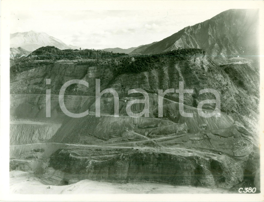 Fotografia d epoca originale 1960 ca FRANCE Costruzione di una strada sul fianco di una montagna Fotografia 1