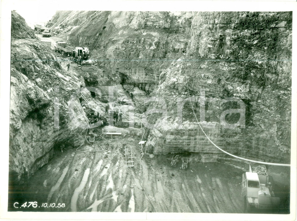 Fotografia d epoca originale 1958 FRANCE Gru e scavatori durante costruzione di una strada Fotografia 1