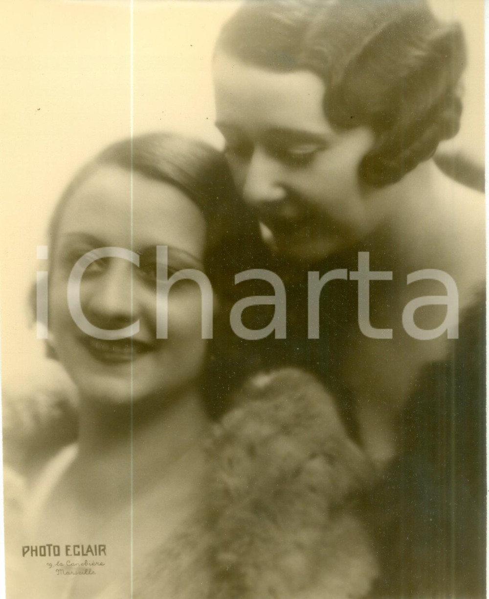 Fotografia d epoca originale 1930 ca MARSEILLE F Coppia di giovani donne con visone Fotografia 1
