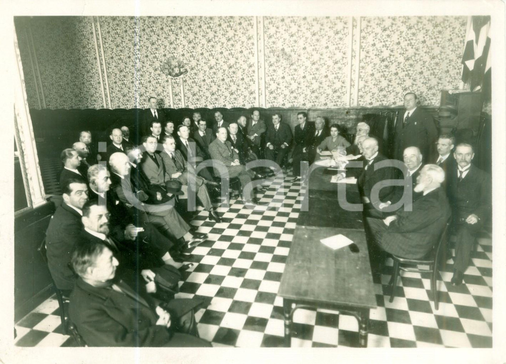 Fotografia d epoca originale 19439 PARIS FRANCE Politici e funzionari in riunione Fotografia 1