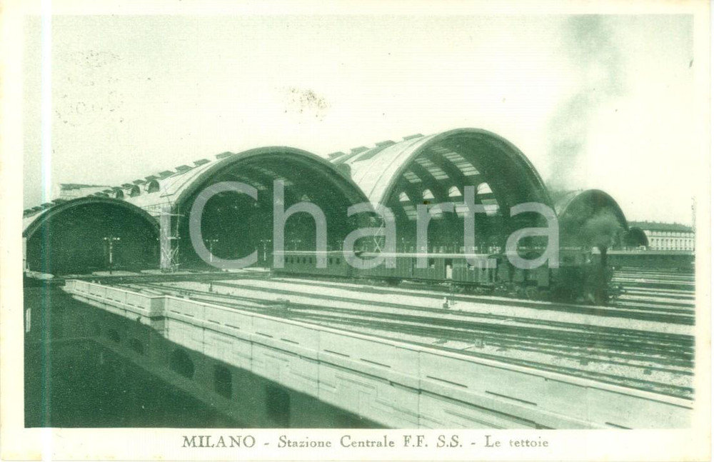 Cartolina originale da collezione 1935 ca MILANO tettoie Treno esce da STAZIONE CENTRALE Cartolina FP NV 1