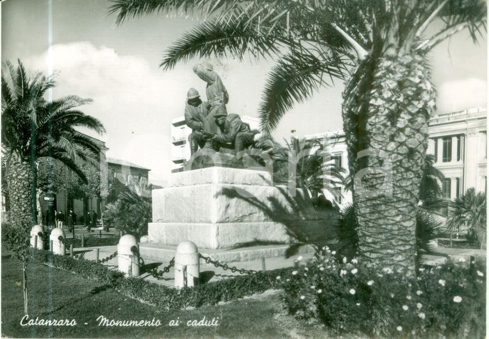 Cartolina originale da collezione 1954 CATANZARO Veduta del Monumento ai Caduti Cartolina FG VG 1