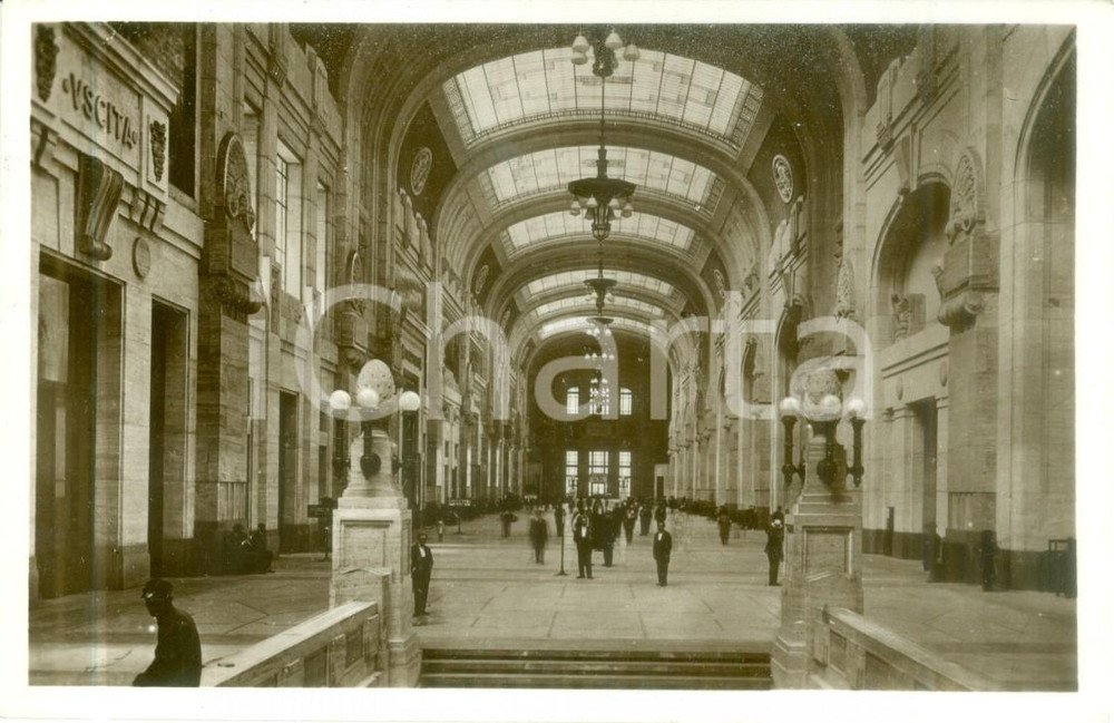 Cartolina originale da collezione 1935 ca MILANO Interno piano superiore della Stazione Centrale Cartolina FP NV 1