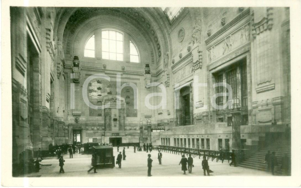 Cartolina originale da collezione 1935 ca MILANO Atrio dei biglietti in STAZIONE CENTRALE Cartolina FP NV 1