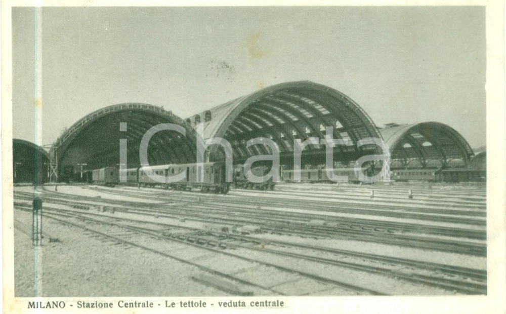 Cartolina originale da collezione 1935 ca MILANO Treni sotto le tettoie della STAZIONE CENTRALE Cartolina FP NV 1