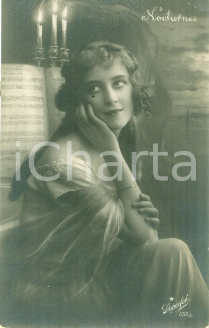 Cartolina originale da collezione 1926 NOCTURNES Ragazza sognante sul golfo con spartito Cartolina FP VG 1