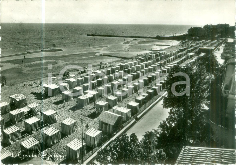 Cartolina originale da collezione 1961 GRADO GO Panorama della spiaggia Cartolina ANIMATA FG VG 1