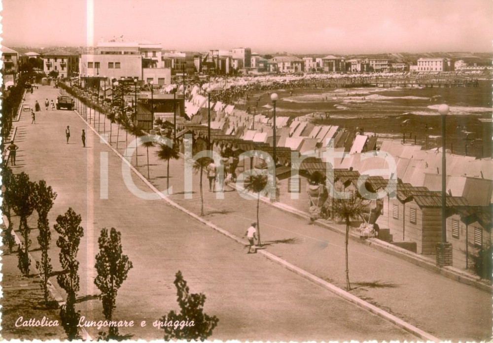 Cartolina originale da collezione 1951 CATTOLICA RN Bambino sul lungomare e spiaggia Cartolina FG VG 1