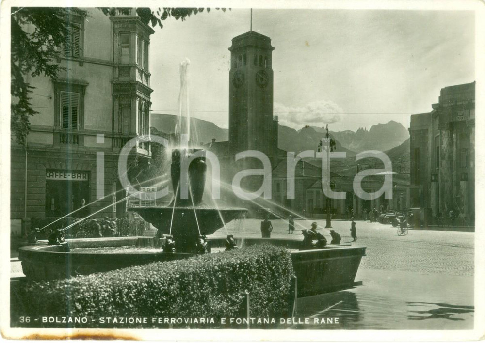 Cartolina originale da collezione 1936 BOLZANO Stazione ferroviaria e fontana delle rane Cartolina FG NV 1