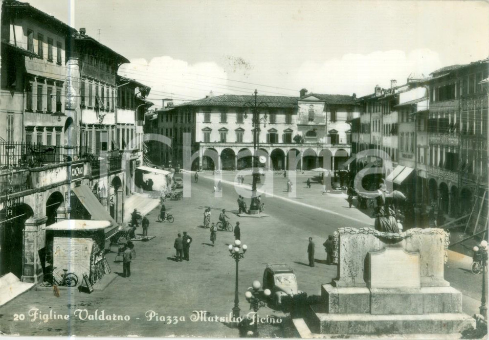 Cartolina originale da collezione 1960 ca FIGLINE VALDARNO FI Piazza Marsilio FICINO Cartolina ANIMATA FG VG 1