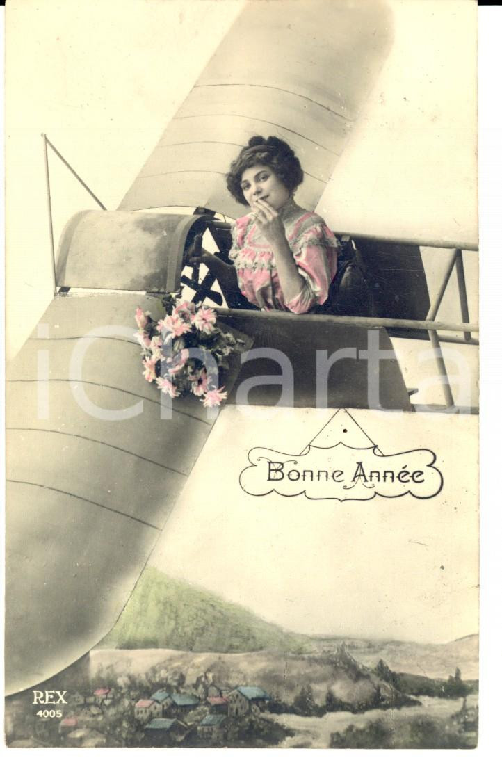 Cartolina originale da collezione 1911 BONNE ANNEE Donna pilota con mazzo di fiori Cartolina VINTAGE FP NV 1