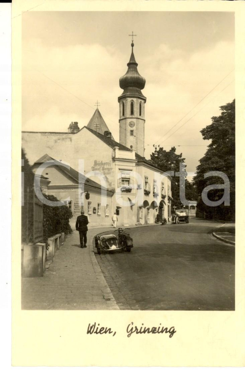Cartolina originale da collezione 1950 WIEN A Una via del quartiere GRINZING Cartolina ANIMATA FP NV 1