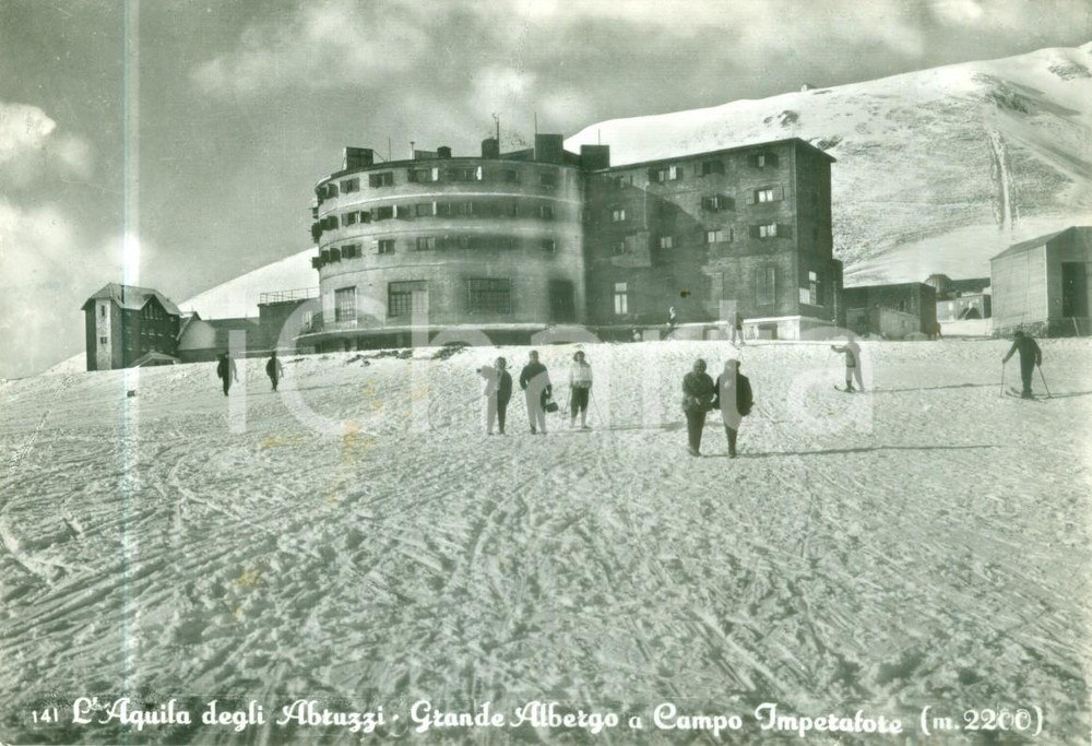 Cartolina originale da collezione 1961 L AQUILA Sciatori al Grande Albergo a CAMPO IMPERATORE Cartolina FG VG 1