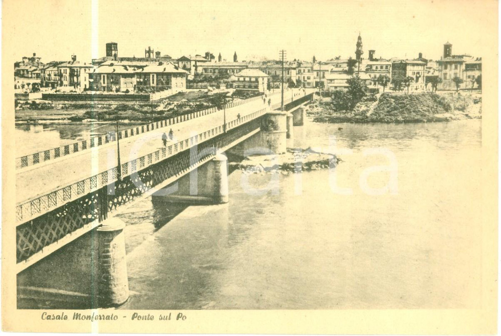Cartolina originale da collezione 1940 ca CASALE MONFERRATO AL Passanti sul Ponte sul PO Cartolina FG NV 1