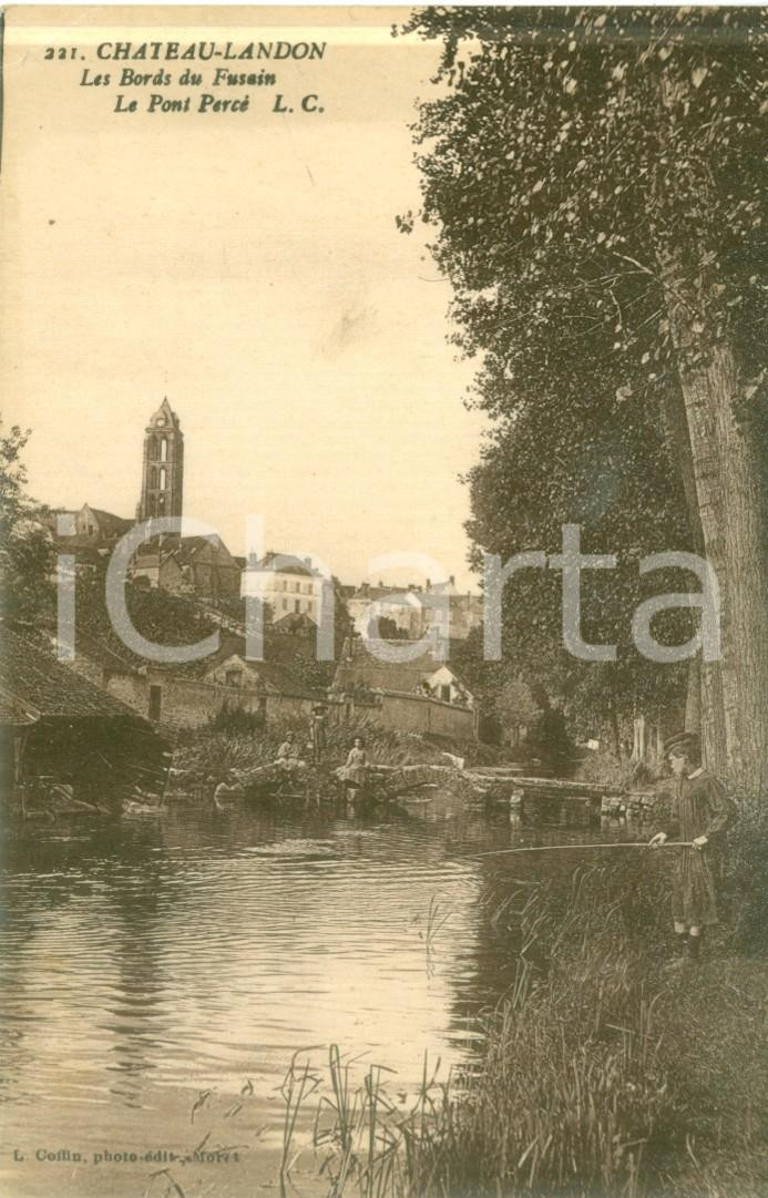 Cartolina originale da collezione 1930 ca CHATEAULANDON FRANCE Bambino pesca nel FUSAINCartolina FP NV 1