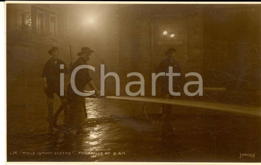 Cartolina originale da collezione 1920 ca ENGLAND While LONDON sleeps  PICCADILLY at 2 a. m. Postcard JUDGES 1