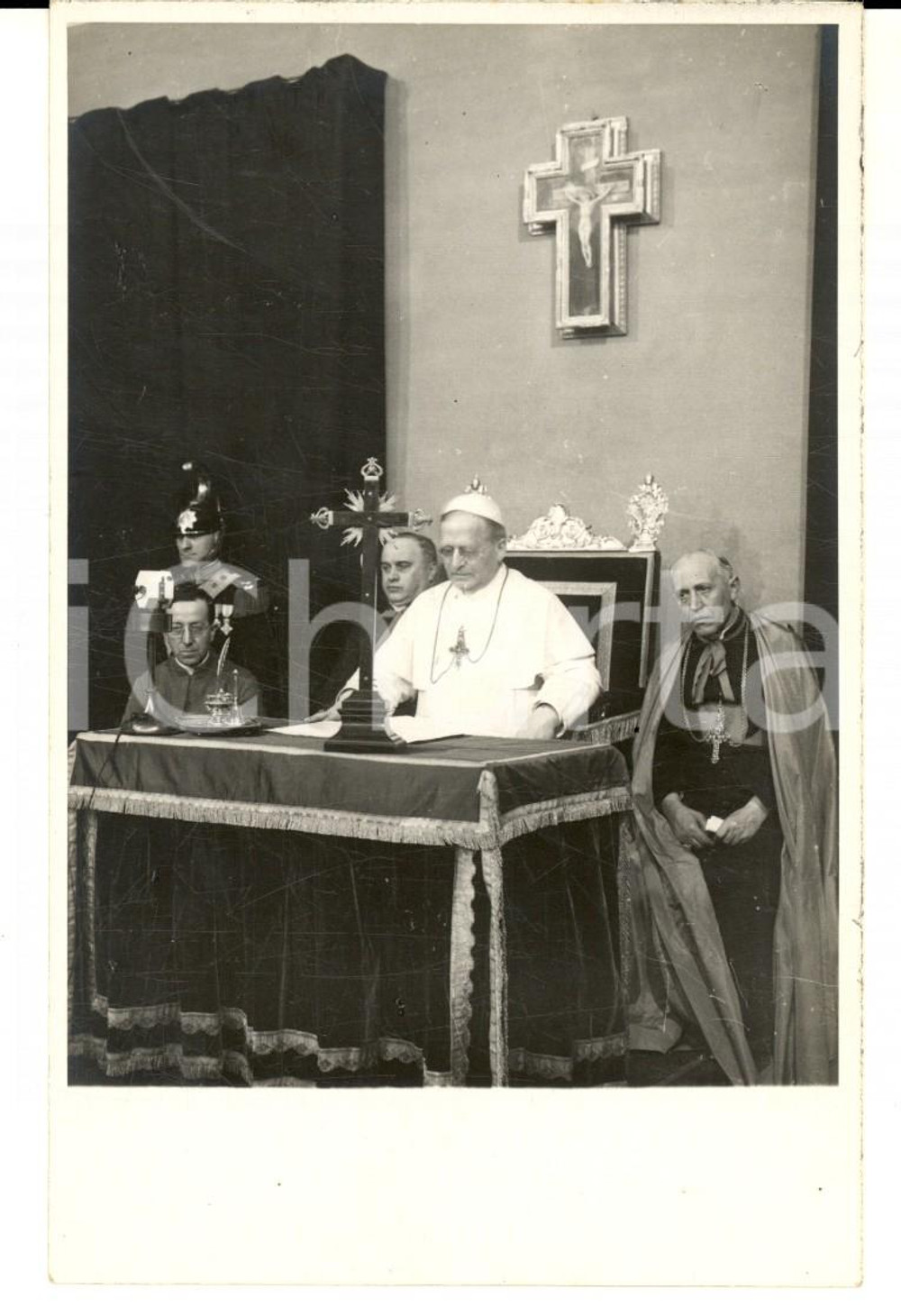 1935 ca ROMA Papa Pio XI alla scrivania *Foto cartolina postale FP NV