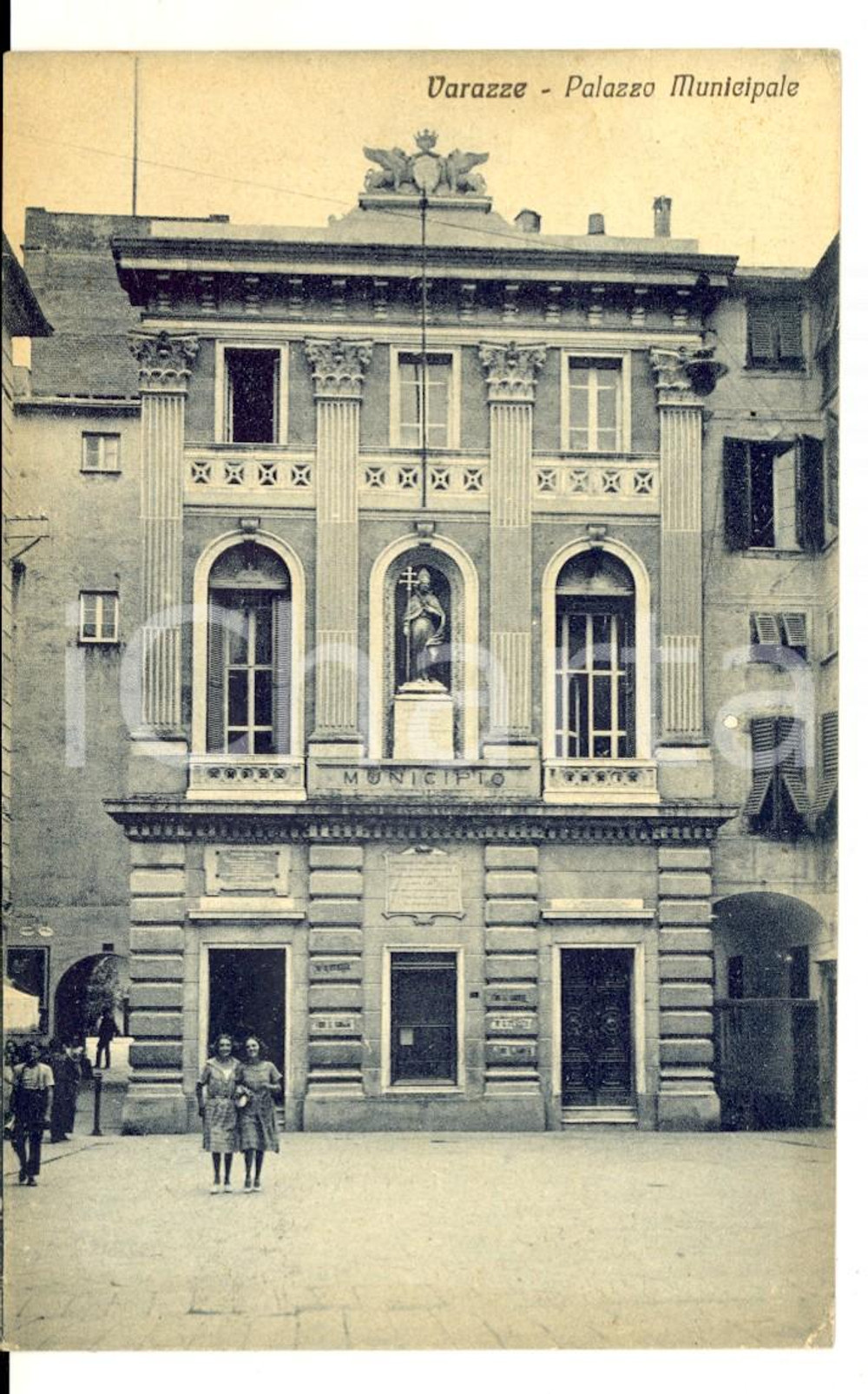 Cartolina originale da collezione 1927 VARAZZE SV Palazzo Municipale Cartolina ANIMATA donne FP NV 1