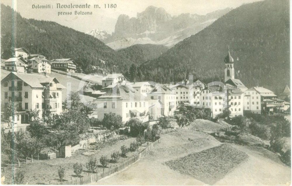 Cartolina originale da collezione 1938 NOVA LEVANTE BZ Panorama del paese con le DOLOMITI Cartolina FP VG 1